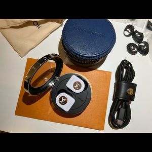 LOUIS VUITTON HORIZON WIRELESS EARPHONES - WHITE